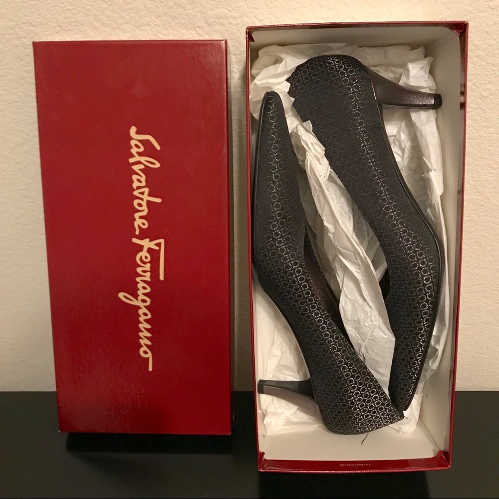 Ferragamo logo heels in Black. EUC. Sophisticated look and excellent fit.